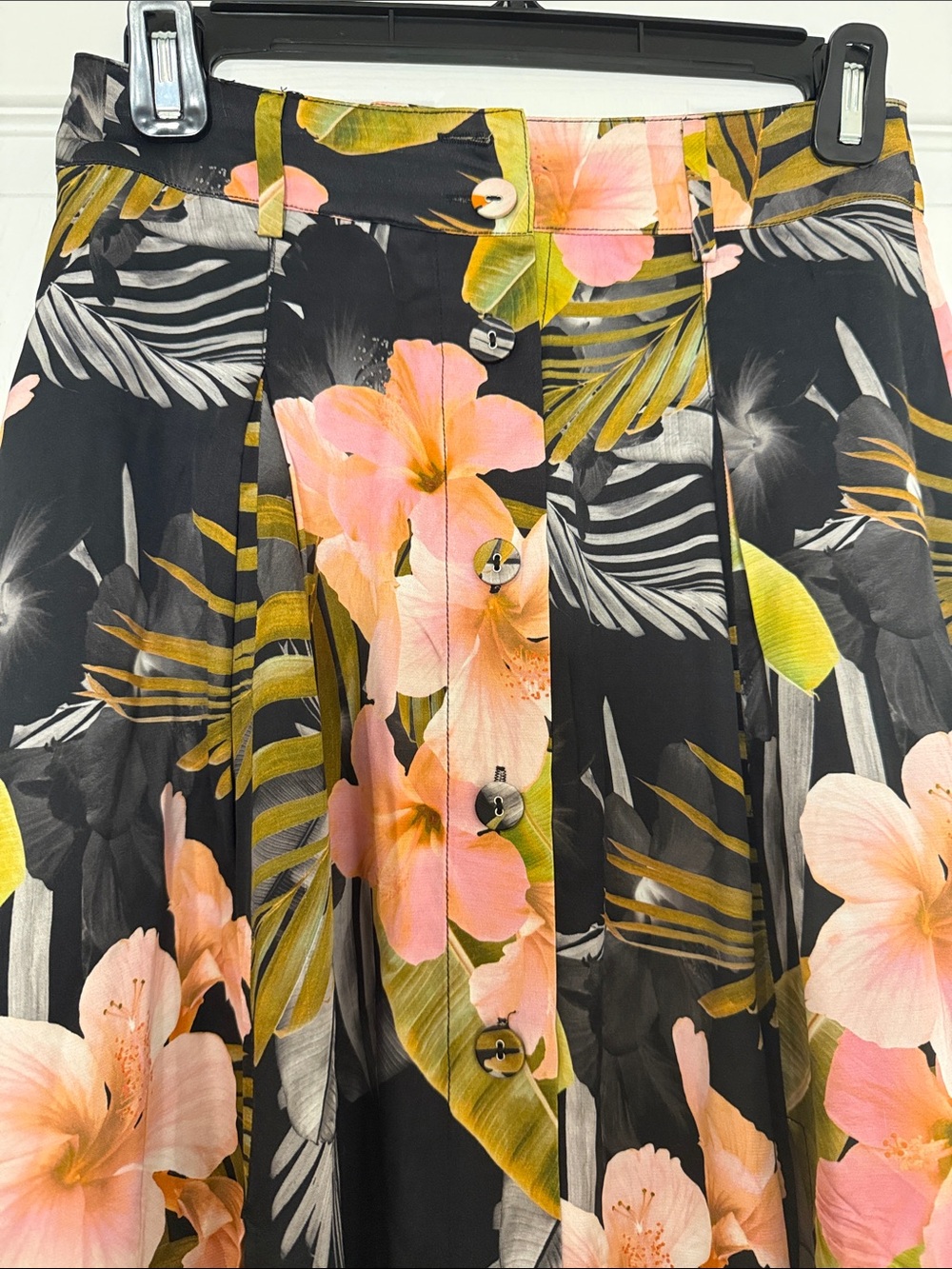 FAVORITE DAUGHTER SKIRT SET 
SMALL/2
Like new condition
MSRP for set $448 - Picture 4 of 8